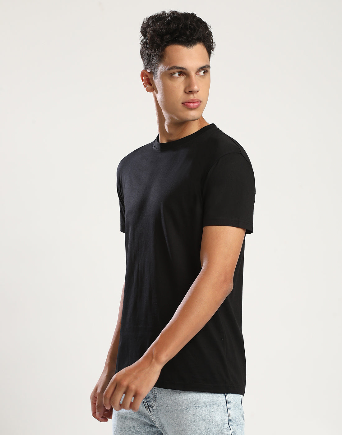 BLACK - ROUND NECK - TSHIRT