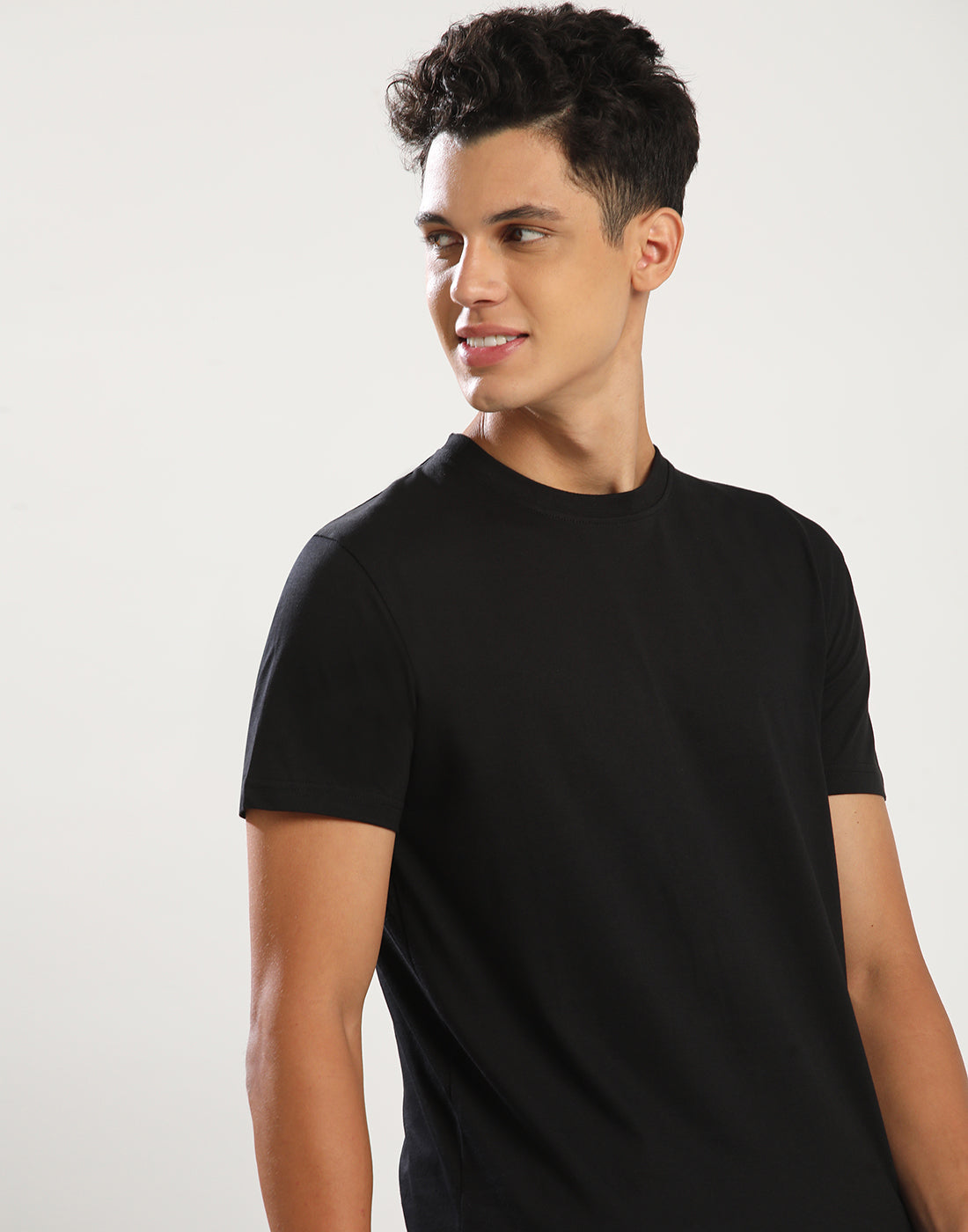 BLACK - ROUND NECK - TSHIRT